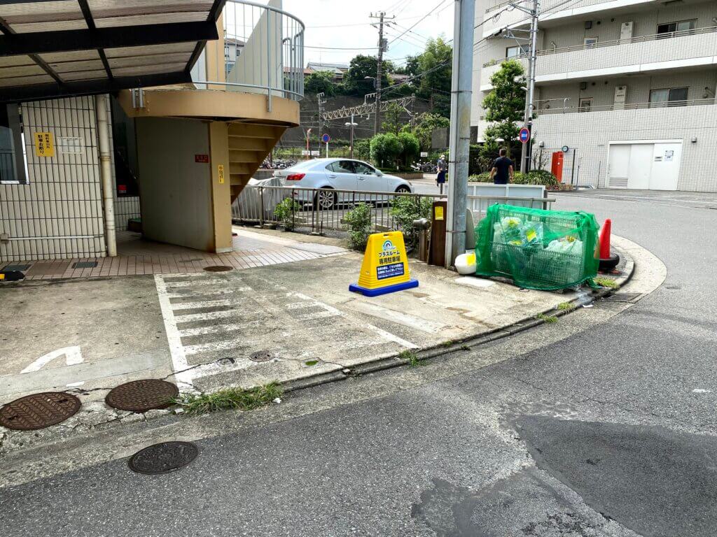 プラスルーム横須賀衣笠栄町店　駐車場完備　写真