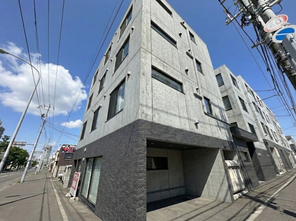 プラスルーム札幌南郷通16丁目北店の外観(札幌市白石区の屋内型トランクルーム)