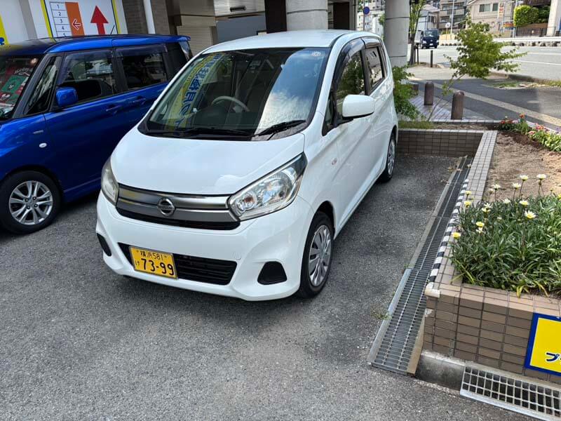 プラスルーム福岡井尻店のお客様専用駐車スペース(見学・営業駐車場完備)