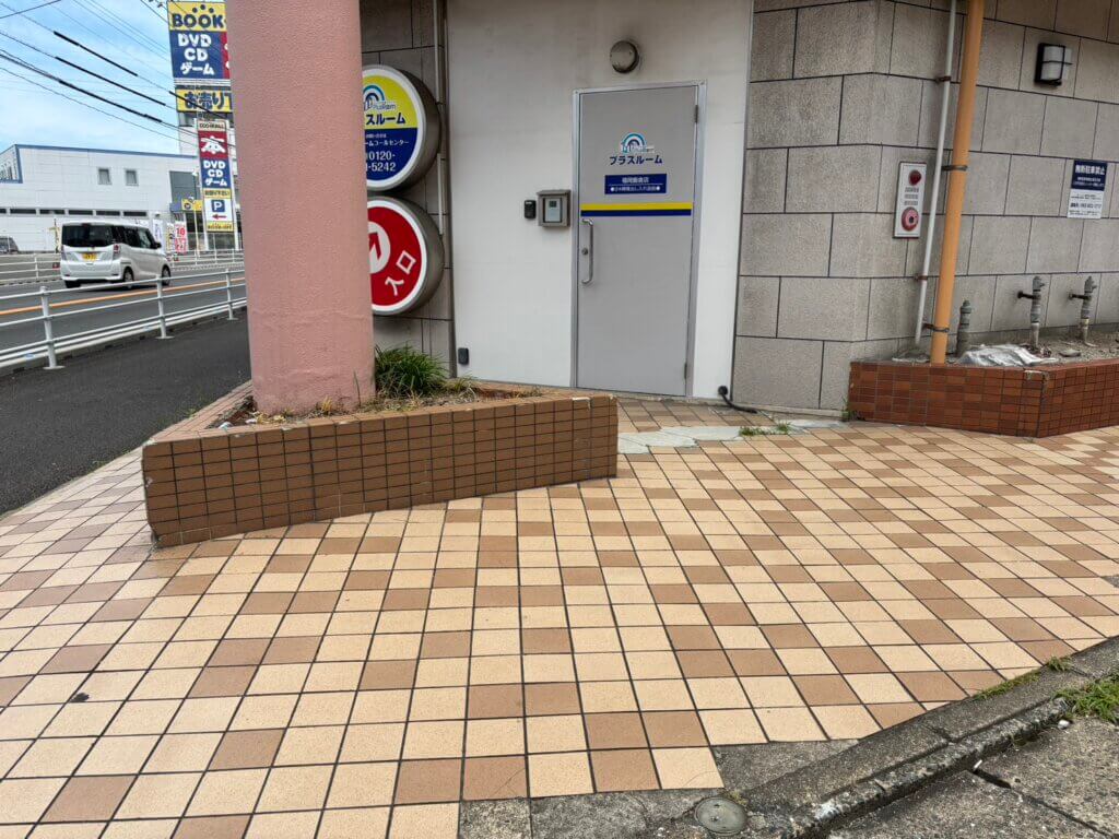 福岡飯倉店専用駐車場