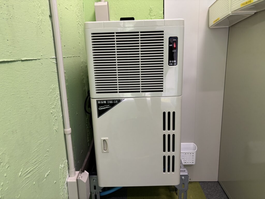 プラスルーム名古屋山中店の除湿機完備の屋内トランクルーム|名古屋市昭和区の湿気・カビ対策万全のレンタル収納スペース