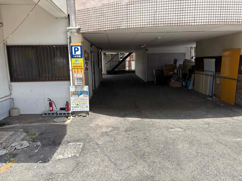 プラスルーム福岡片江Part2店のお客様専用駐車スペース|荷物の搬入もラクラク
