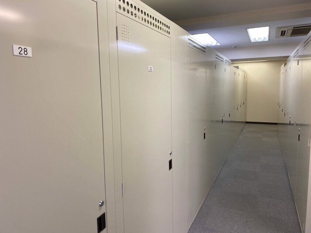 プラスルーム銀座・築地店の清潔な屋内型トランクルーム収納スペース