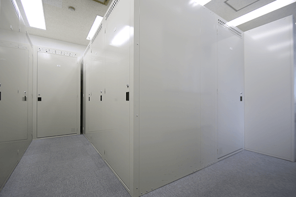 プラスルーム狛江岩戸南店のトランクルーム室内・東京都狛江市の格安屋内型収納スペース