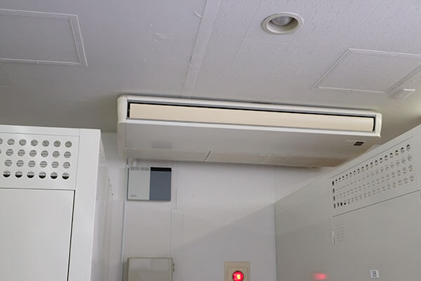 プラスルーム神奈川菅田店業務用エアコン設置