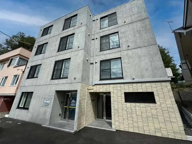 プラスルーム札幌厚別東1条店の外観|札幌市厚別区厚別東1条の屋内型トランクルーム