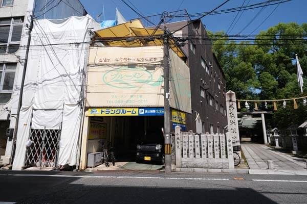 トランクルーム広島横川駅前店正面入口付近